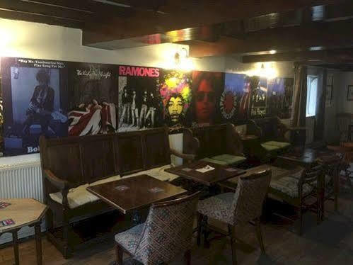 The Bear Inn Бриджнорс Экстерьер фото