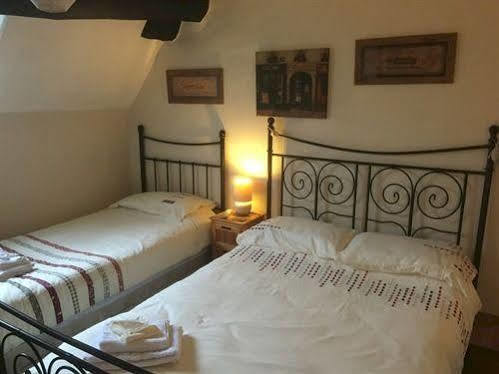 The Bear Inn Бриджнорс Экстерьер фото